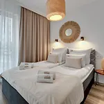 Aparthotel Angielska Grobla - Center, Marina & Parking By Downtown 4*